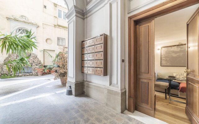 iFlat Yellow Monti Studio Apartment