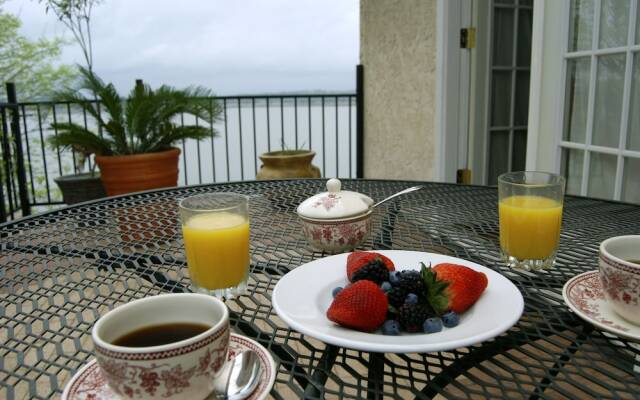 The Lakehouse Bed & Breakfast