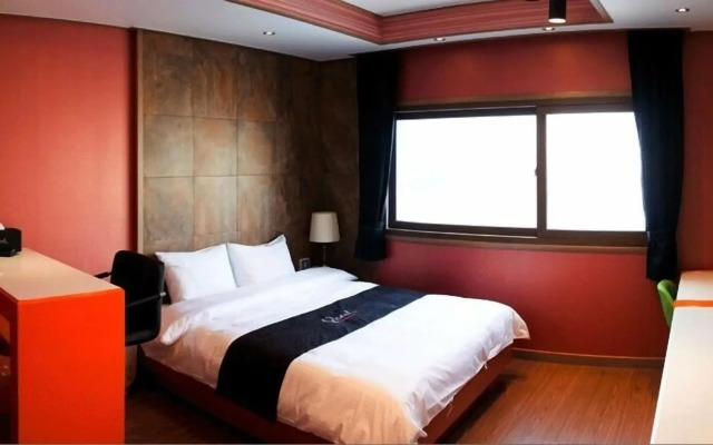 The 7 Business Hotel