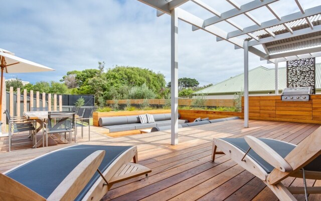 The Deck on Donalda