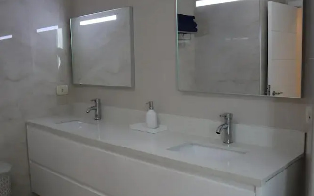 Captivating 2-bed Apartment in Maho