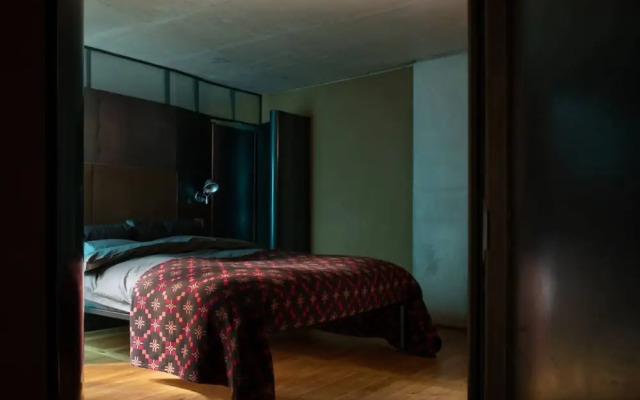 4 Bedroom Architect's Home in Holland Park