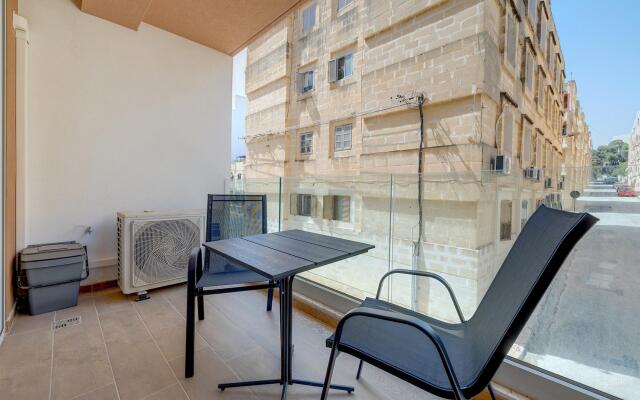 Chic 2BR Apartment, Ideal Location