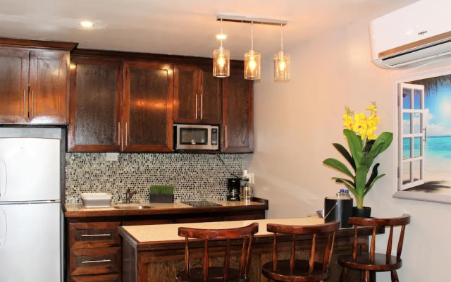 Barefoot Caye Caulker Hotel