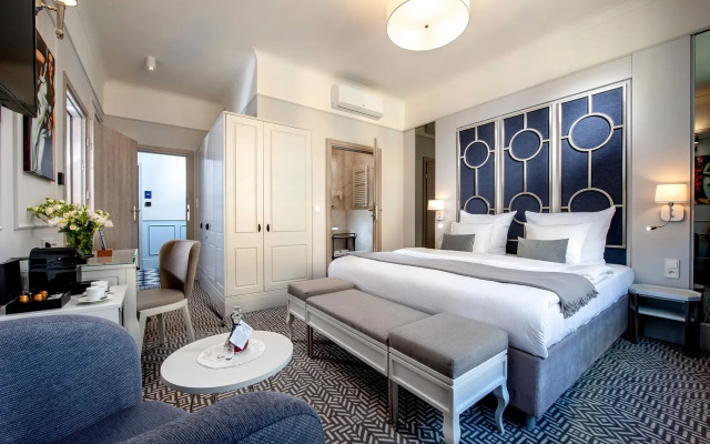 Amber Design Residence
