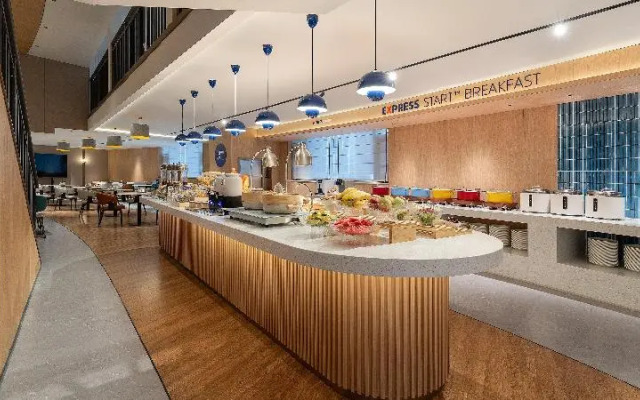 Holiday Inn Express Kunming Railway Station