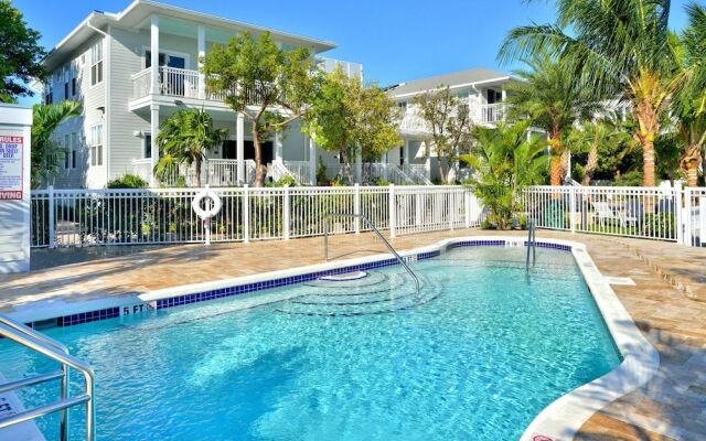Bayview South 801 Eisenhower Dr. #6