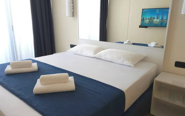 2910 - Studio 50m From the sea