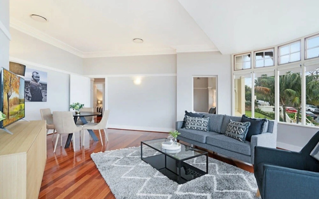Huge Harbour View Apartment In Historic Home – Guest Rooms – Sydney