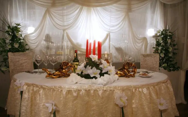 Hotel Trivia Antique