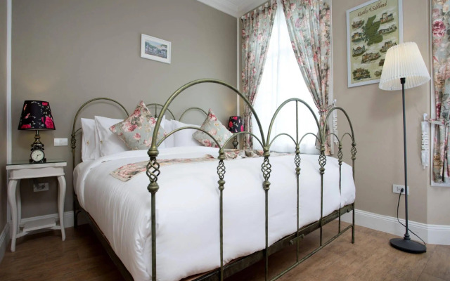 Hillsborough The English Country House