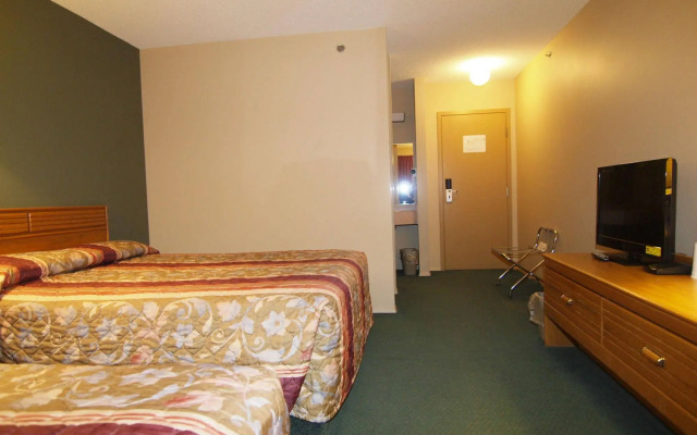 Travelodge by Wyndham Lacombe