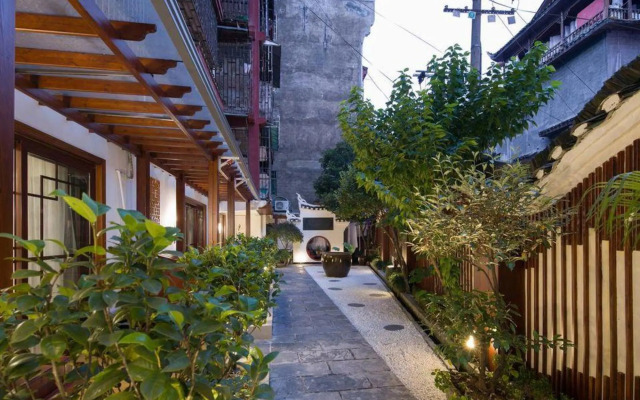 Floral Hotel Fenghuang Yixin Courtyard Residence