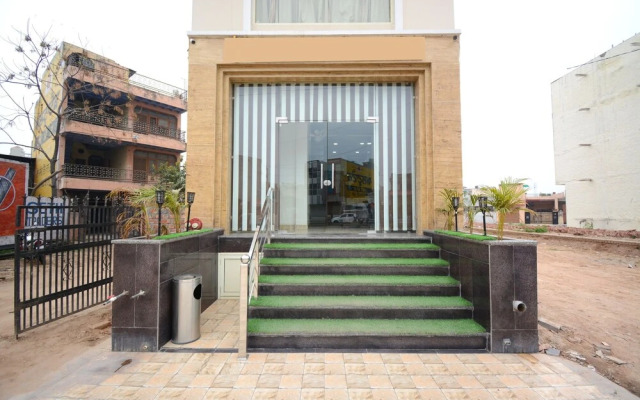 OYO 28282 Hotel J J Crown