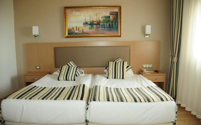 Отель Rich Melissa 