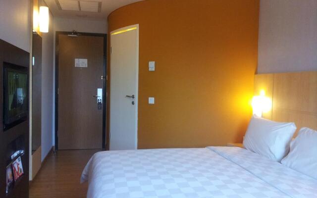 ibis Jakarta Senen