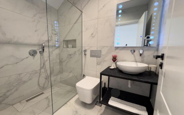 The Queens Lion Premium Hotel