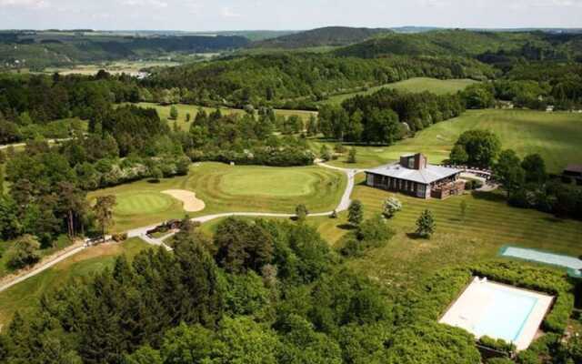 Villa with Sauna near Golf Course