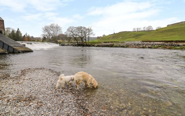 1 Bridge End & Garden