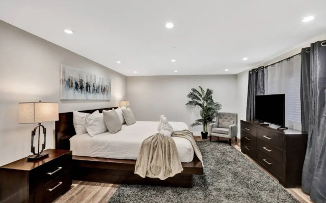 Trendy Renovated 4 BR  Home with POOL