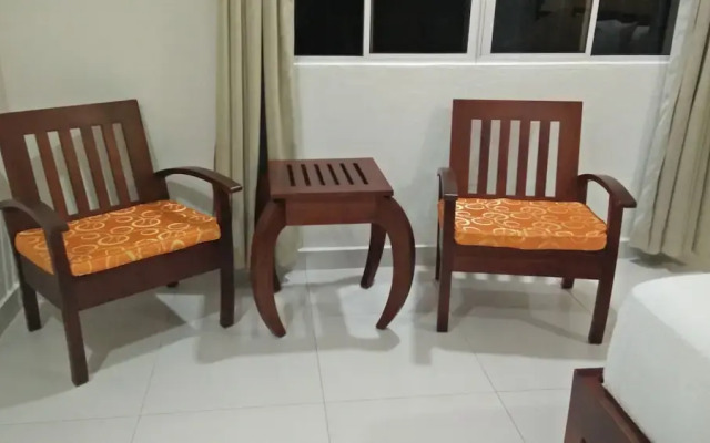 El Mirador Suites and Lounge