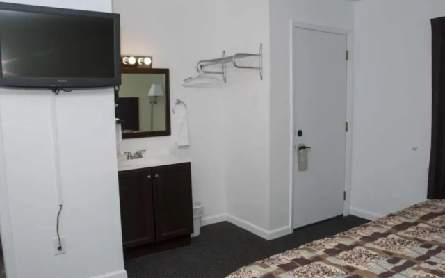 OYO Travelier Motel