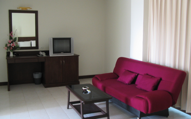 Crown Pattaya Beach Hotel