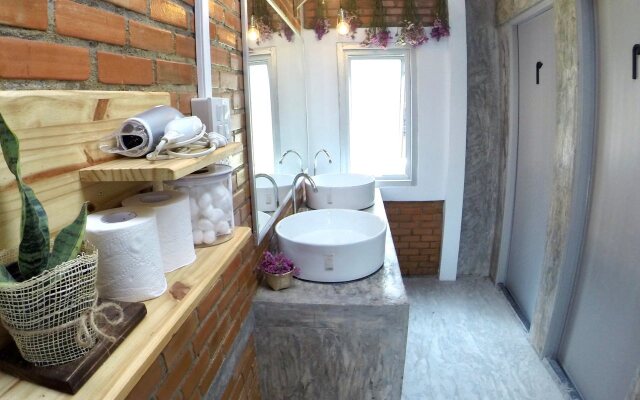 Arch riverside hostel