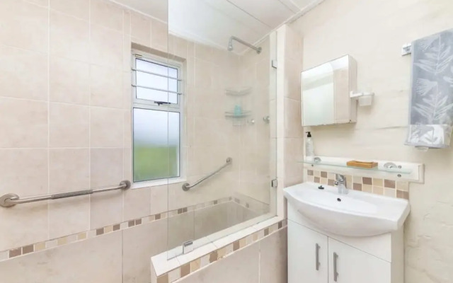 Peaceful 1BD Flat w/ Private Gardenrondebosch