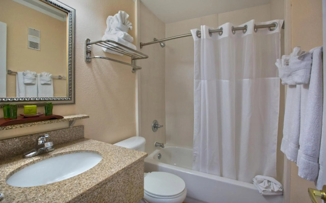 Sailport Waterfront Suites