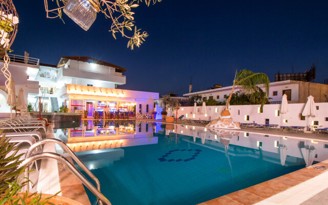 Tinas Plus Hotel
