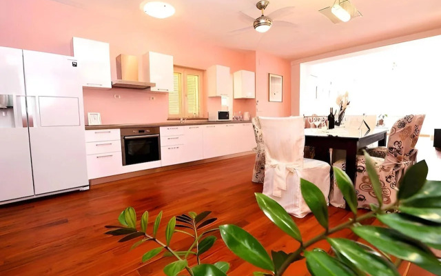 Galeria Valeria Seaside Downtown - MAG Quaint & Elegant Boutique Hotel