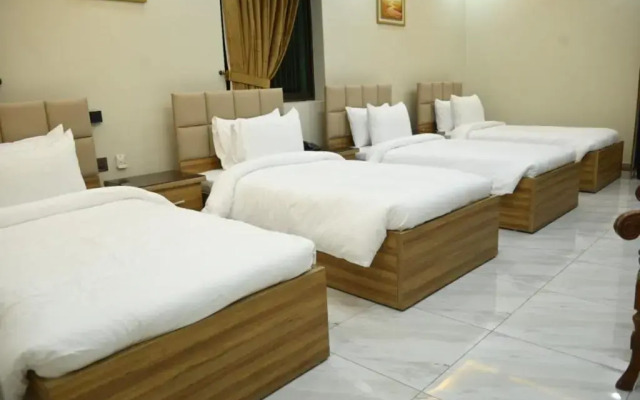 Hotel Pearl Inn