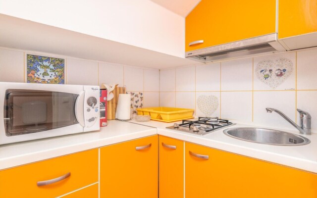 Beautiful Apartment in Vantacici With Wifi