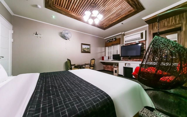Raphael Hotel