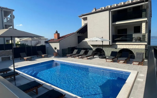 Apartments Villa Milas With Pool