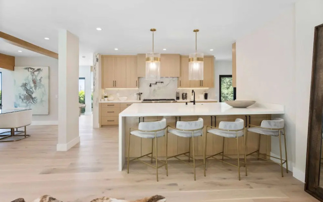 Sea Vista - Central Malibu Villa w/ Pool, Spa, & Ocean Views