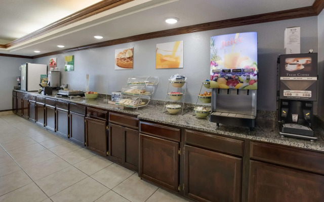 Quality Inn & Suites Clayton, NM