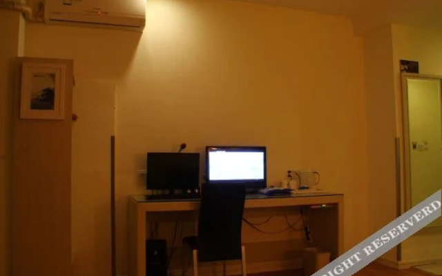 A Home Chain Hotel (Jinjiang Airport Huzhong)