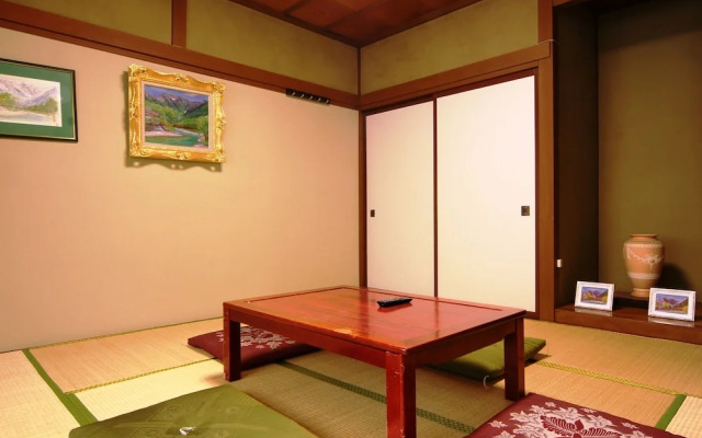 Guesthouse Tomoshibi - Hostel
