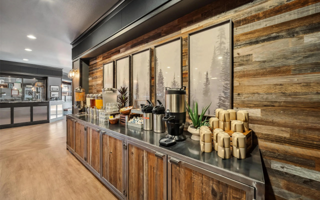 Best Western Plus Hilltop Inn