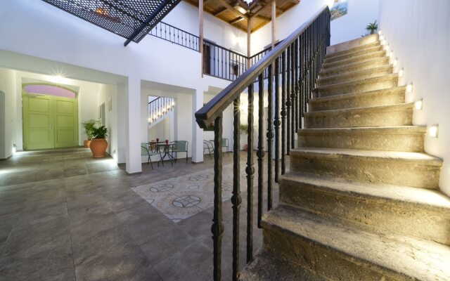 CASA VERDE Comfortable Air-Conditioned