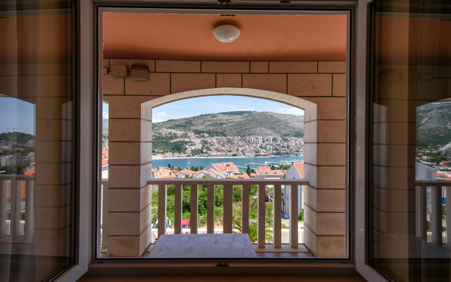 Villa Curic