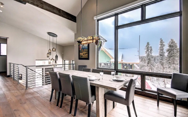 Spruce Ledge 4 Bedrooms 4.5 Bathrooms Townhouse