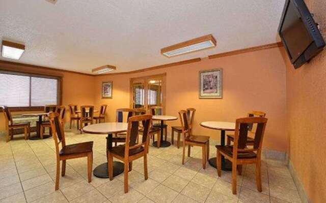 Quality Inn & Suites Grinnell near University