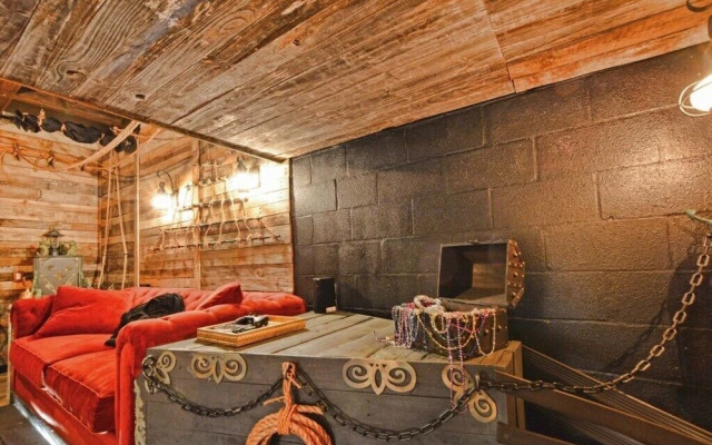 Storey Lake-5 Bedrooms Home W/pool-1650st Home by Redawning