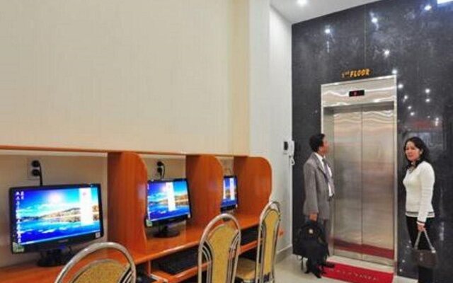 Canary Hotel Hue