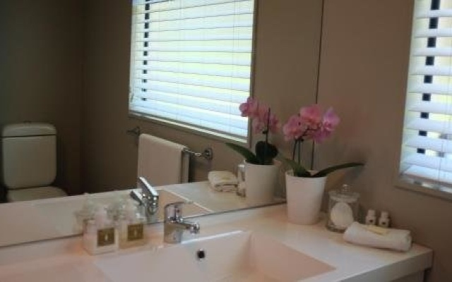 Salt and Sand Bed & Breakfast – Bathroom – Tauranga