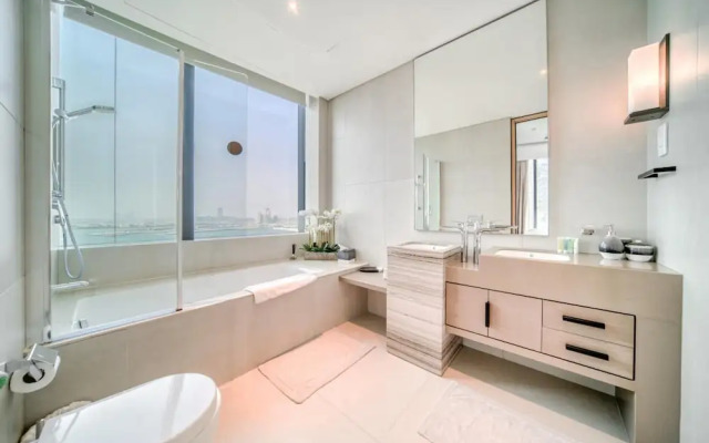 Picturesque Balcony and Beach Haven at Address JBR