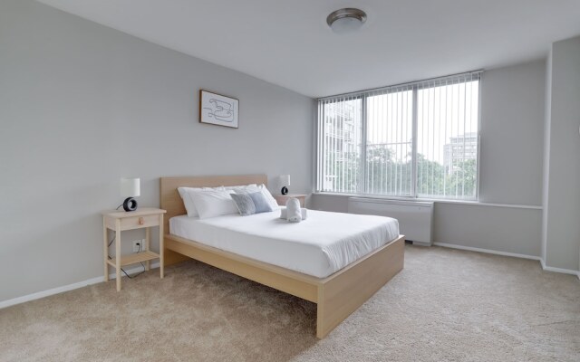 Beautiful  Apt At Crystal City With Gym